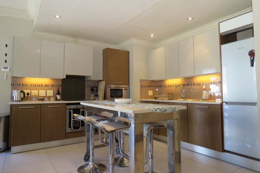 To Let 1 Bedroom Property for Rent in Green Point Western Cape